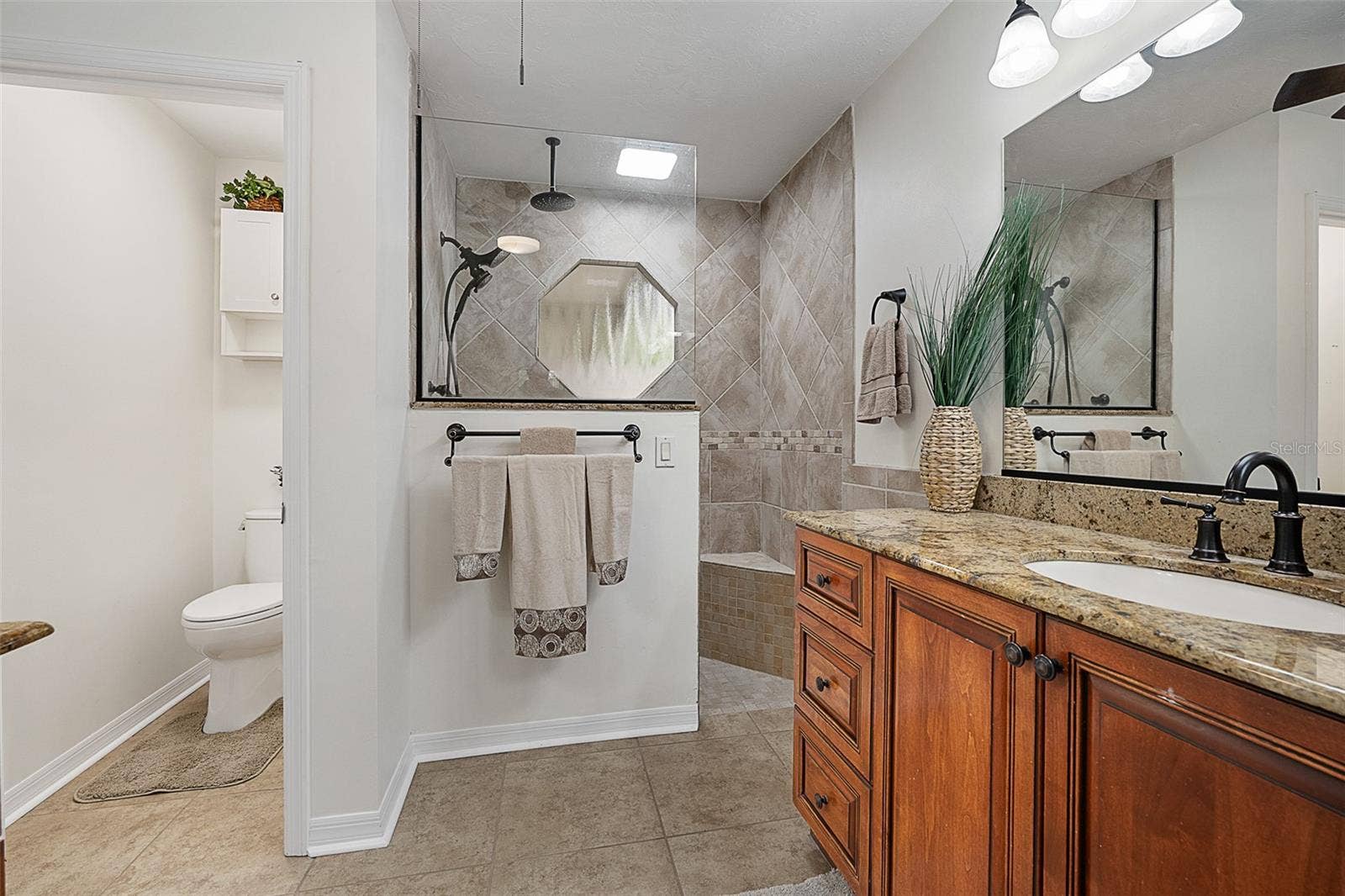 1 CROOKED BRIDGE WAY, Ormond Beach, FL 32174 Owner's bath