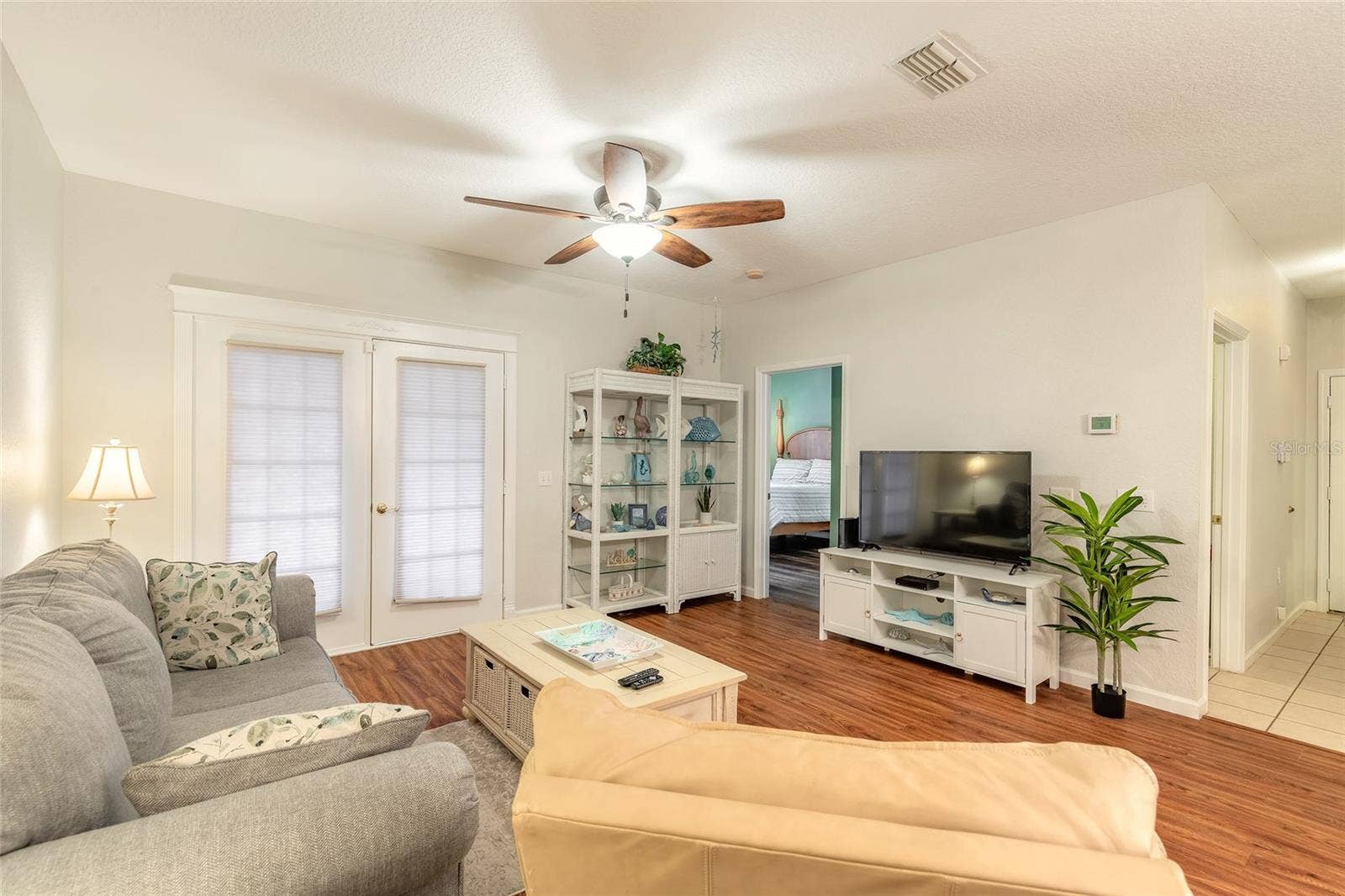 830 AIRPORT ROAD, #105, Port Orange, FL 32128 Large living room