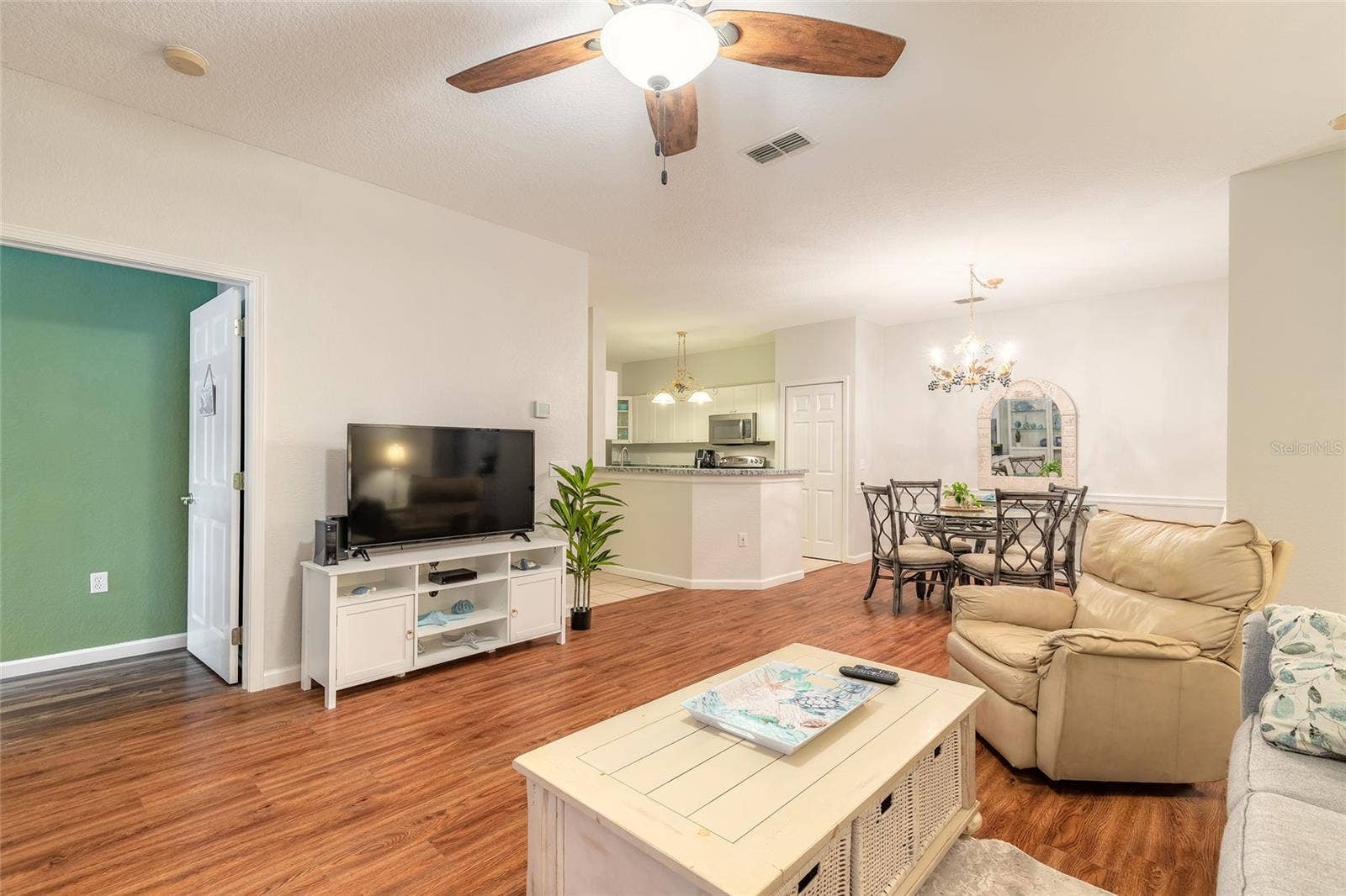 830 AIRPORT ROAD, #105, Port Orange, FL 32128 Large living room