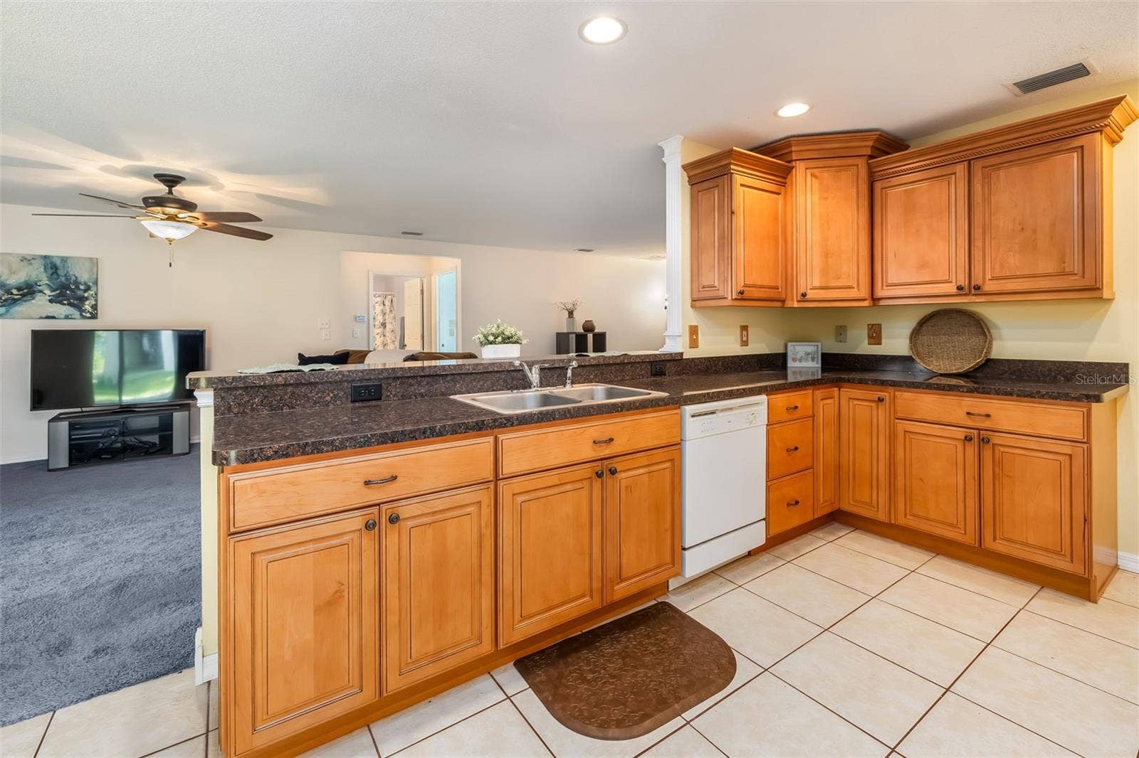 16 SLUMBER PATH, Palm Coast, FL 32164 Kitchen