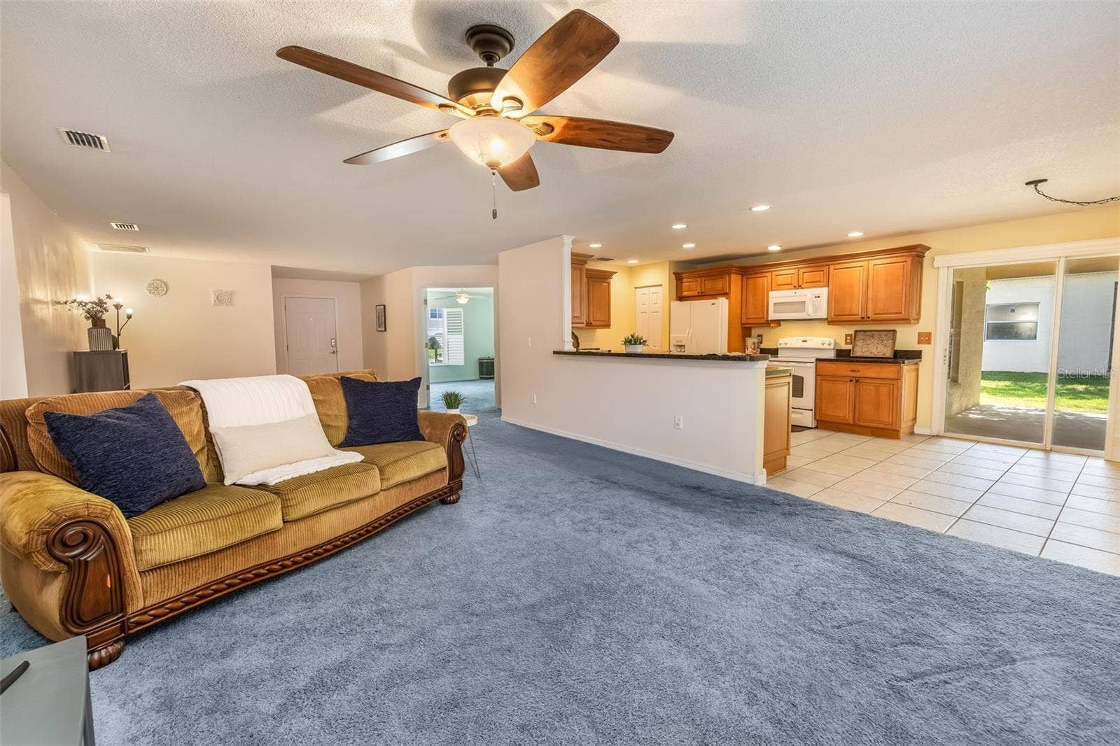 16 SLUMBER PATH, Palm Coast, FL 32164 Living room