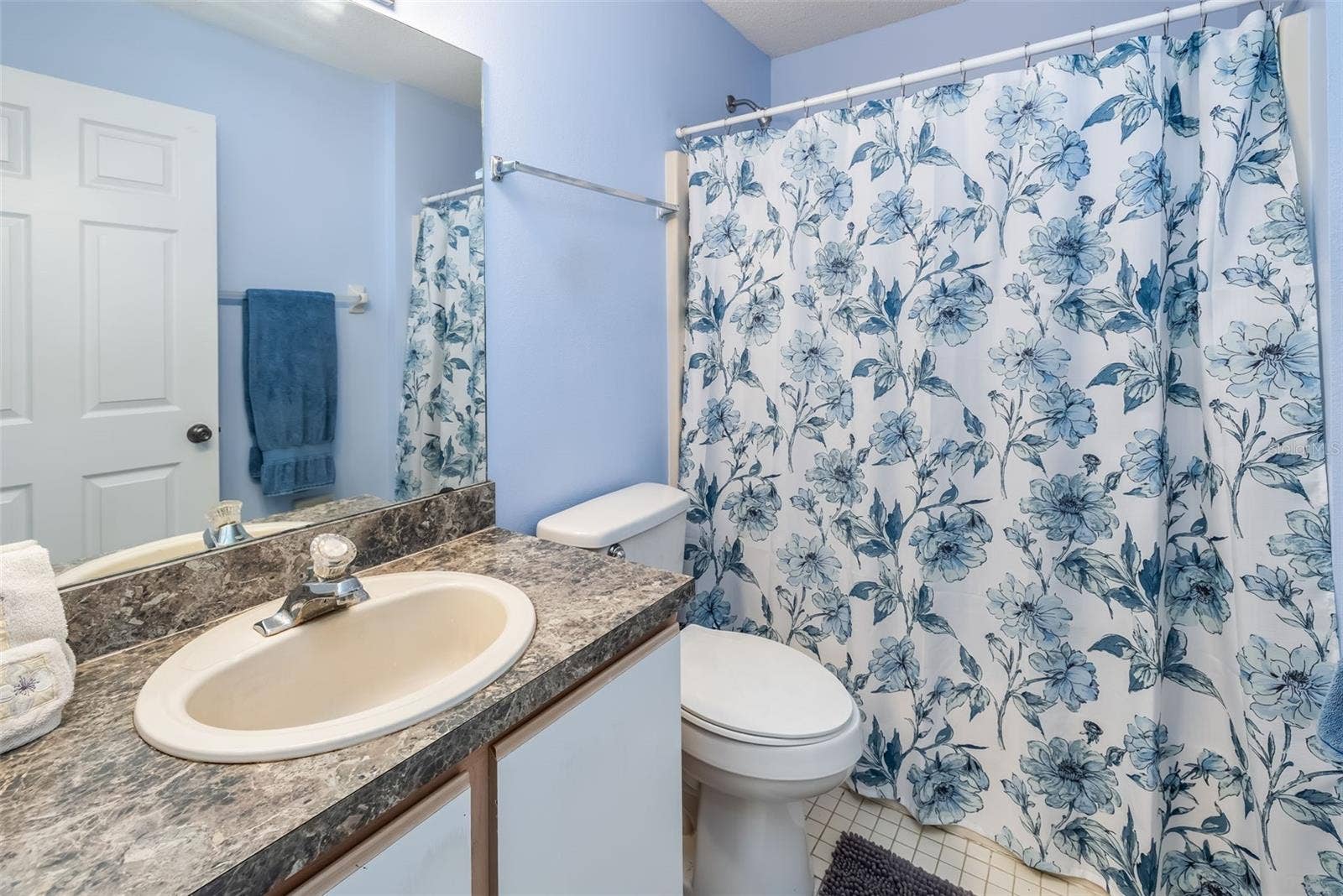 16 SLUMBER PATH, Palm Coast, FL 32164 Guest Bathroom