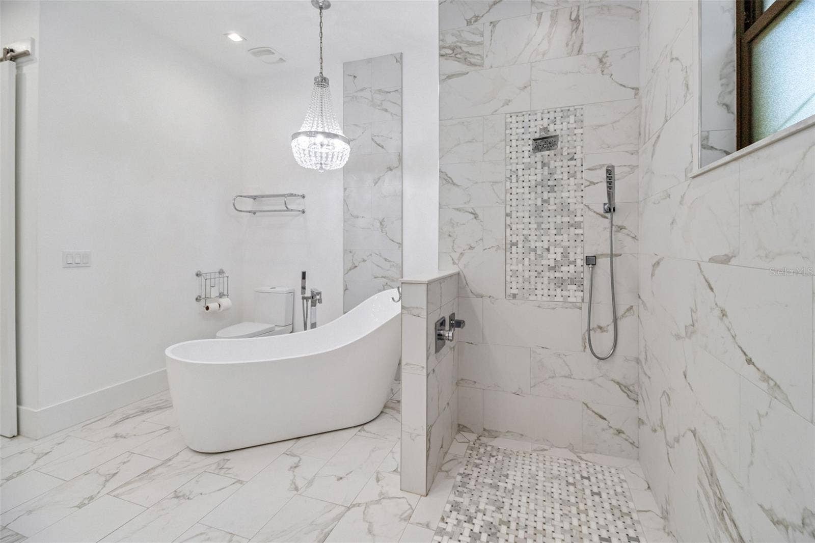 Spa-inspired owner's bath