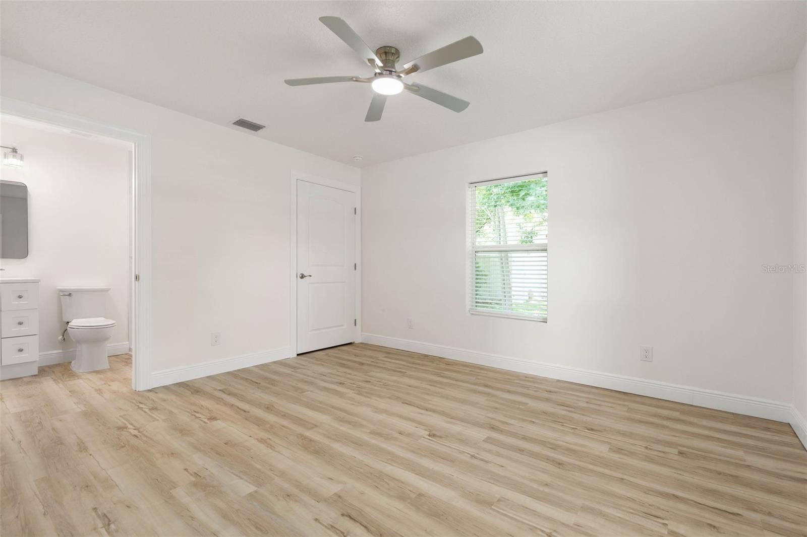 28 WOODSTON LANE, Palm Coast, FL 32164 28 WOODSTON LANE, Palm Coast, FL 32164