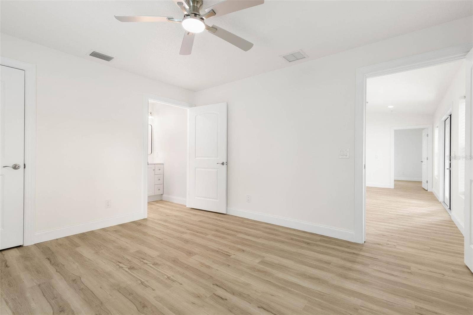28 WOODSTON LANE, Palm Coast, FL 32164 28 WOODSTON LANE, Palm Coast, FL 32164