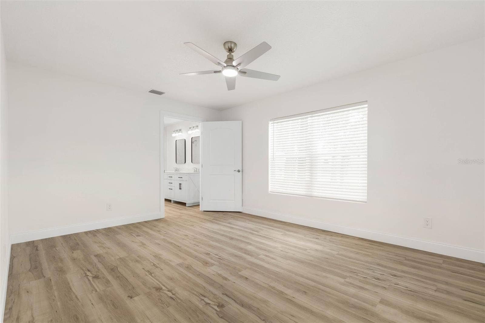 28 WOODSTON LANE, Palm Coast, FL 32164 28 WOODSTON LANE, Palm Coast, FL 32164