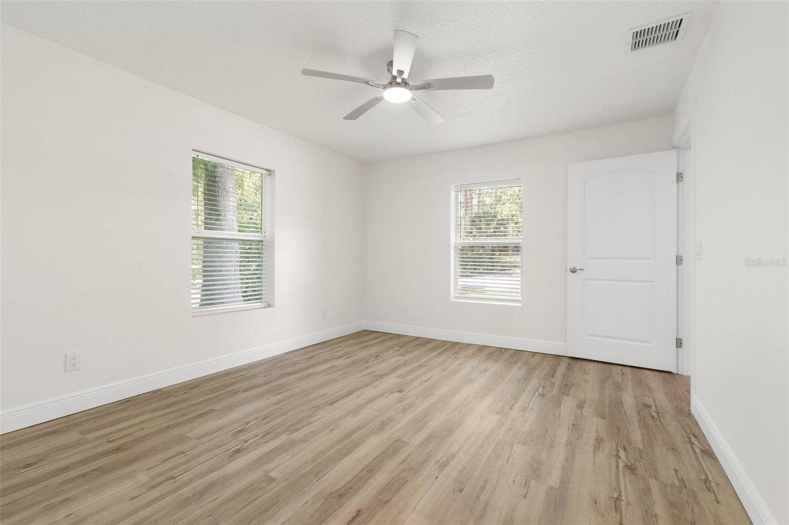 28 WOODSTON LANE, Palm Coast, FL 32164 28 WOODSTON LANE, Palm Coast, FL 32164