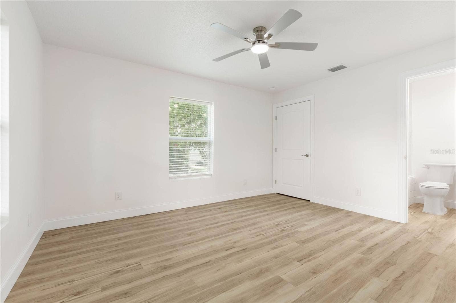 28 WOODSTON LANE, Palm Coast, FL 32164 28 WOODSTON LANE, Palm Coast, FL 32164