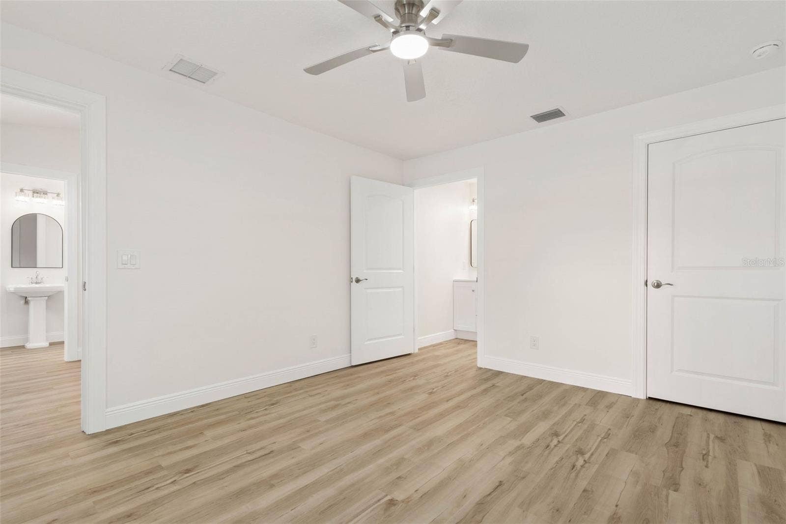 28 WOODSTON LANE, Palm Coast, FL 32164 28 WOODSTON LANE, Palm Coast, FL 32164