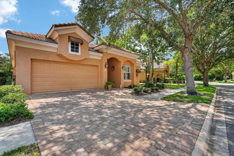 Property photo for 10 LAKESIDE WAY, Palm Coast, FL