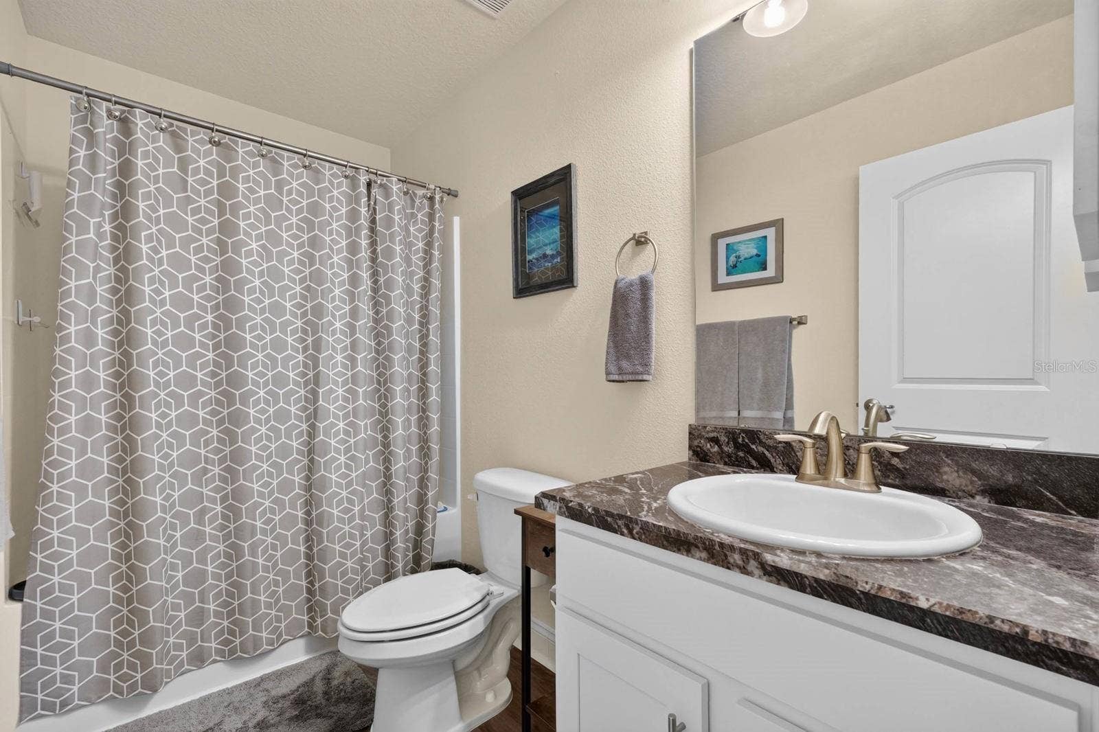 24 LINCOLN LANE, Palm Coast, FL 32137 24 LINCOLN LANE, Palm Coast, FL 32137