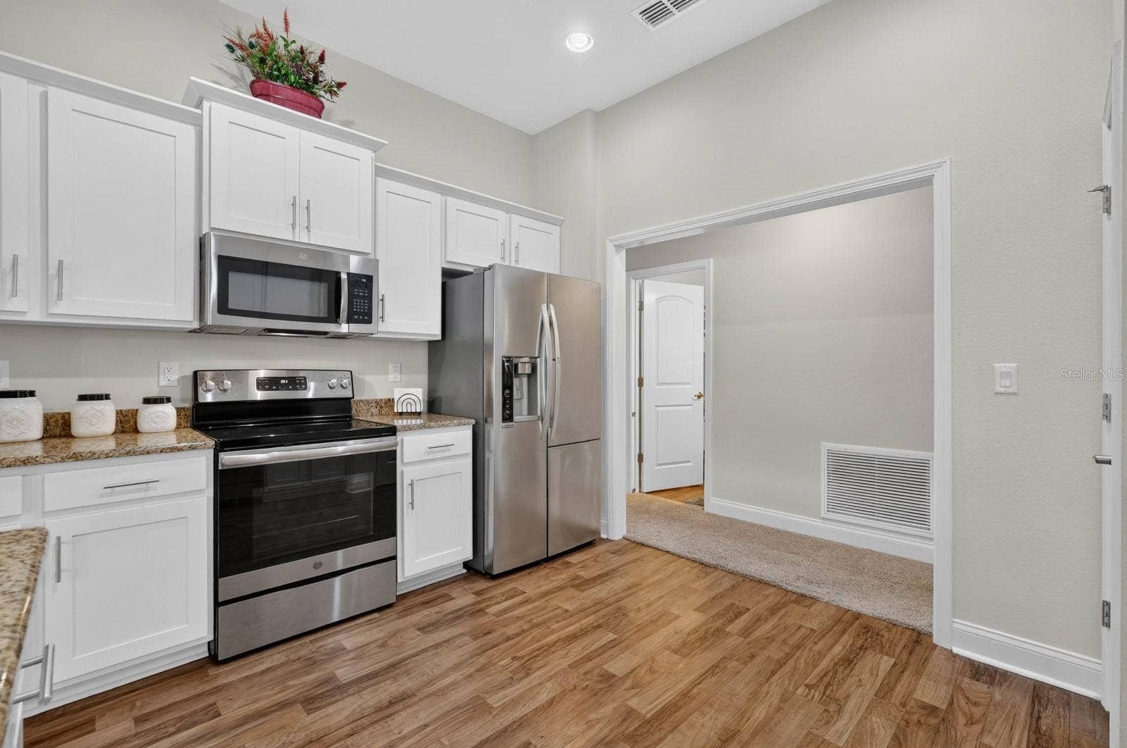24 LINCOLN LANE, Palm Coast, FL 32137 24 LINCOLN LANE, Palm Coast, FL 32137