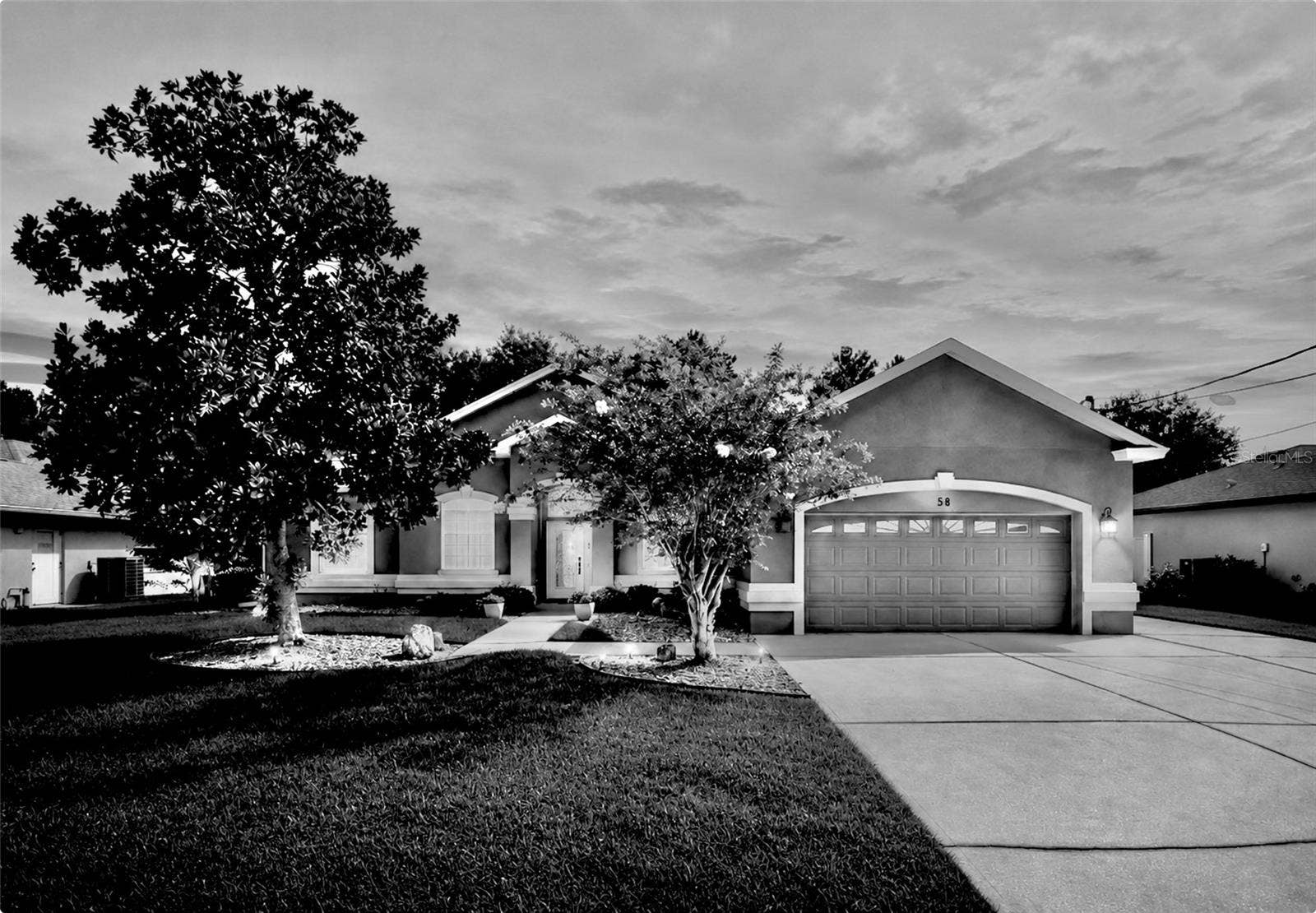 58 BUTTERFIELD DRIVE, Palm Coast, FL 32137 Black & White $AVINGS!
