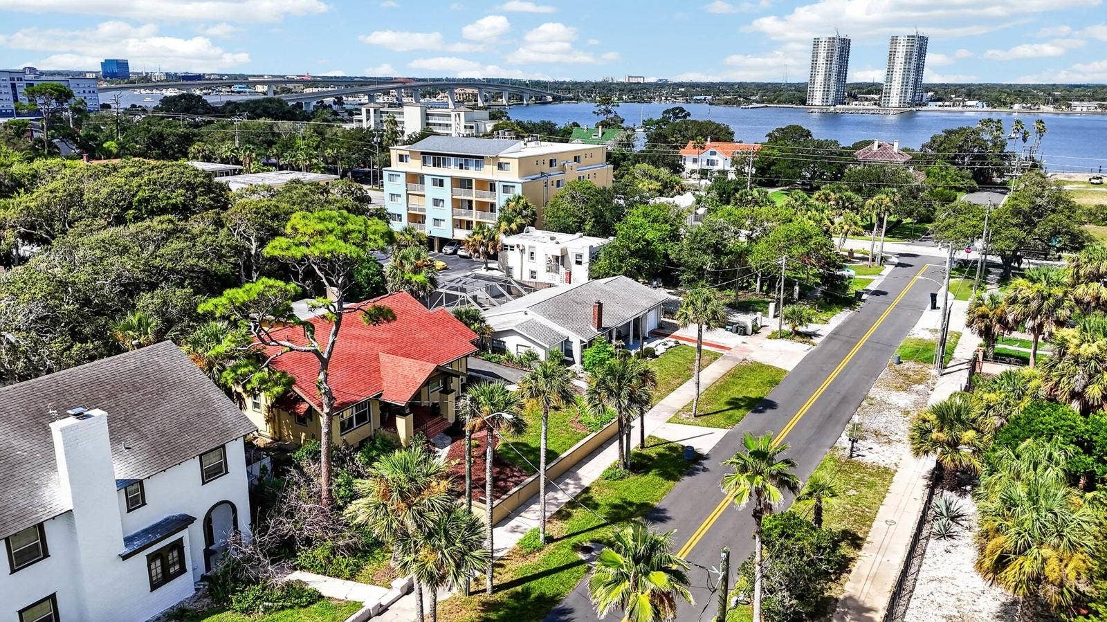 220 RIVERVIEW BOULEVARD, Daytona Beach, FL 32118 220 RIVERVIEW BOULEVARD, Daytona Beach, FL 32118