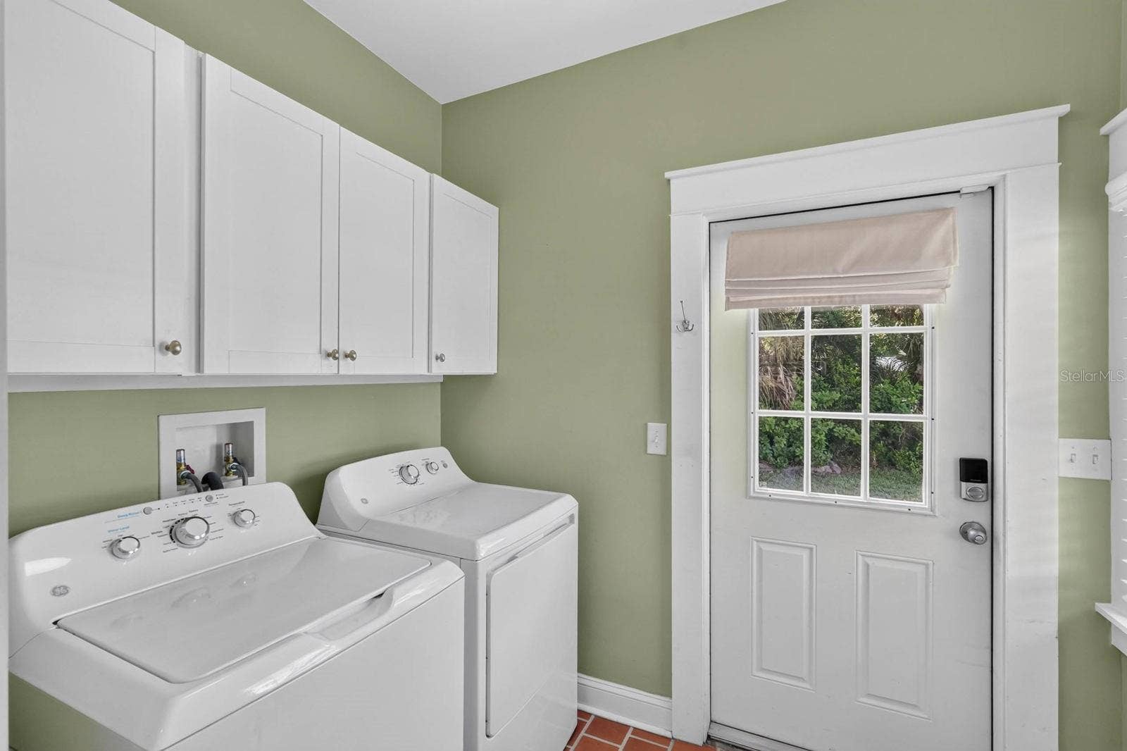 220 RIVERVIEW BOULEVARD, Daytona Beach, FL 32118 220 RIVERVIEW BOULEVARD, Daytona Beach, FL 32118