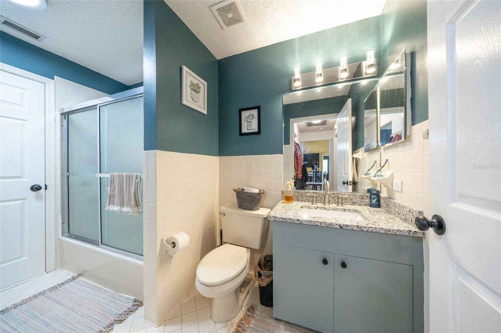 5 FAIRFAX COURT, Palm Coast, FL 32164 Guest bathroom