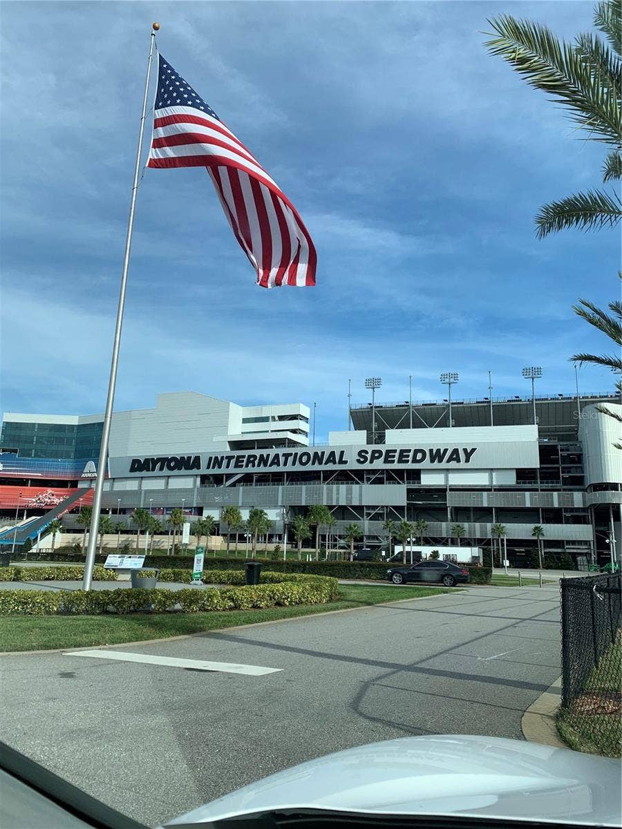 5 FAIRFAX COURT, Palm Coast, FL 32164 30 minutes to Daytona Beach for Nascar and Bike Week