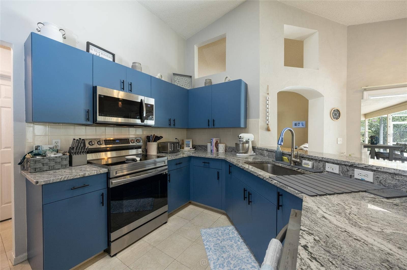 5 FAIRFAX COURT, Palm Coast, FL 32164 Custom cabinets with Grantie Counter tops