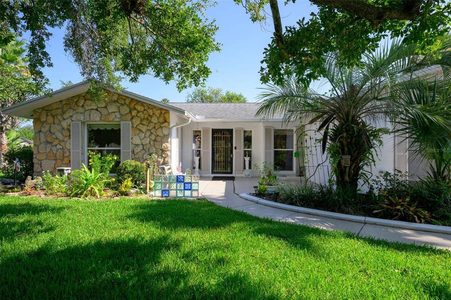 Property photo for 30 FERNHAM LANE, Palm Coast, FL