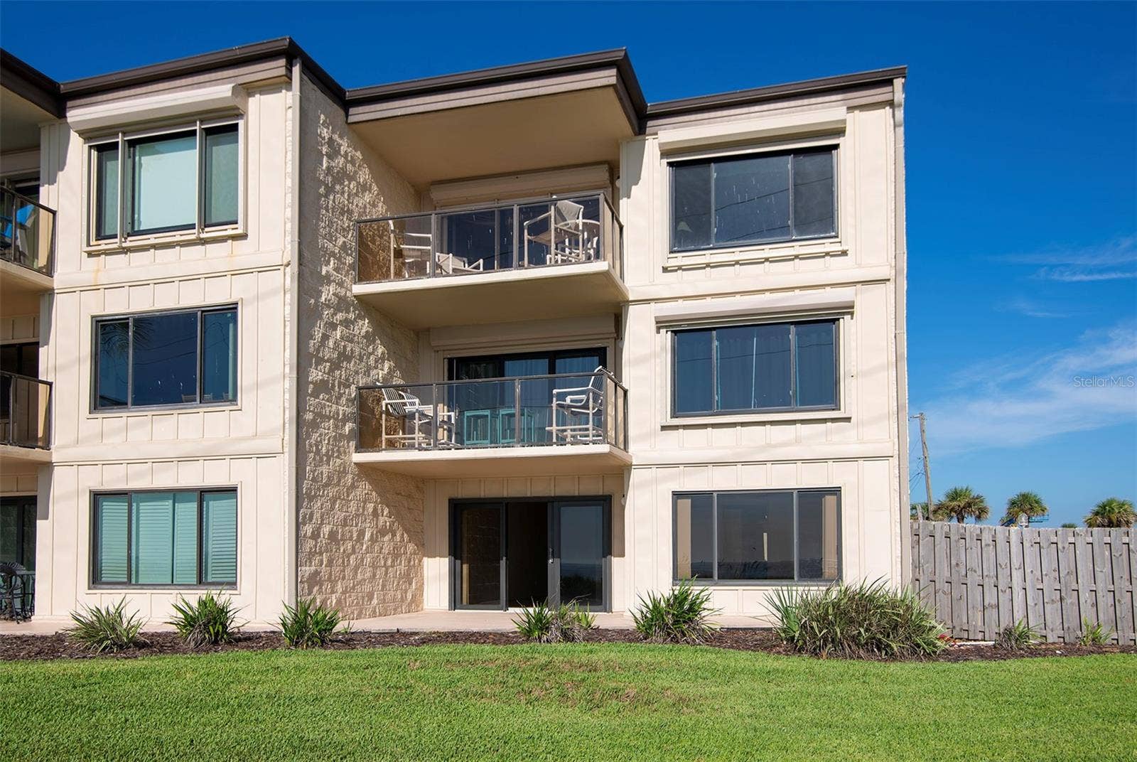 Ground floor corner unit