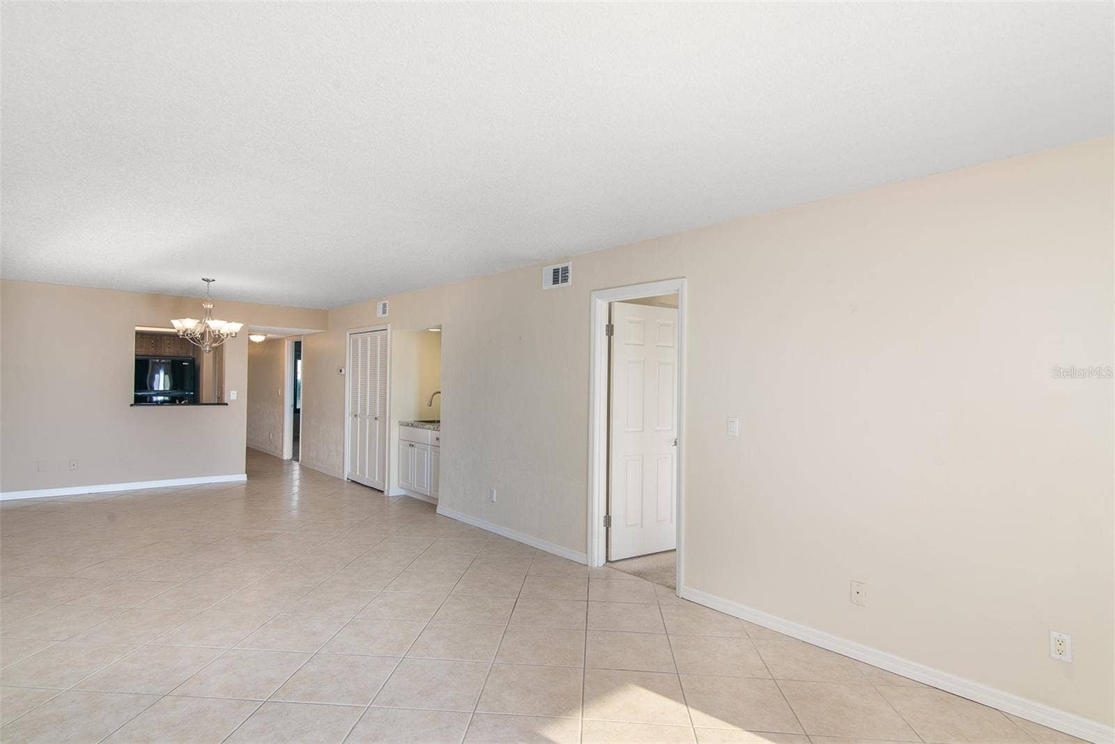 Living/Dining area