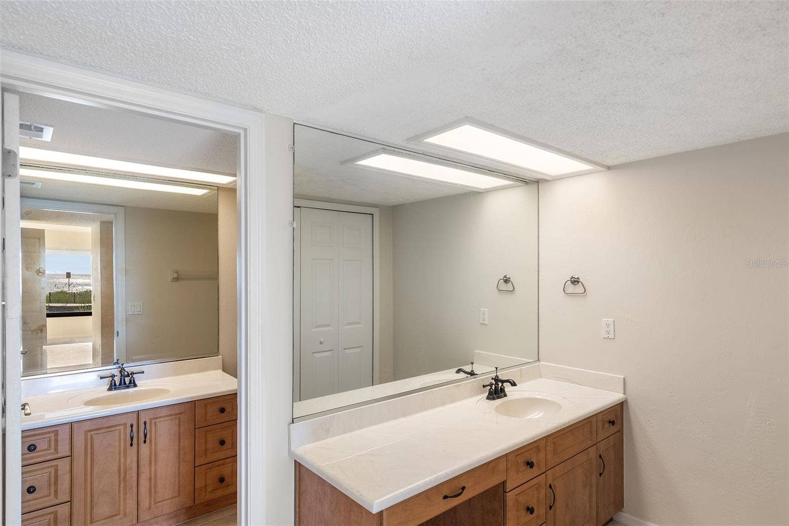 Primary bath dressing area