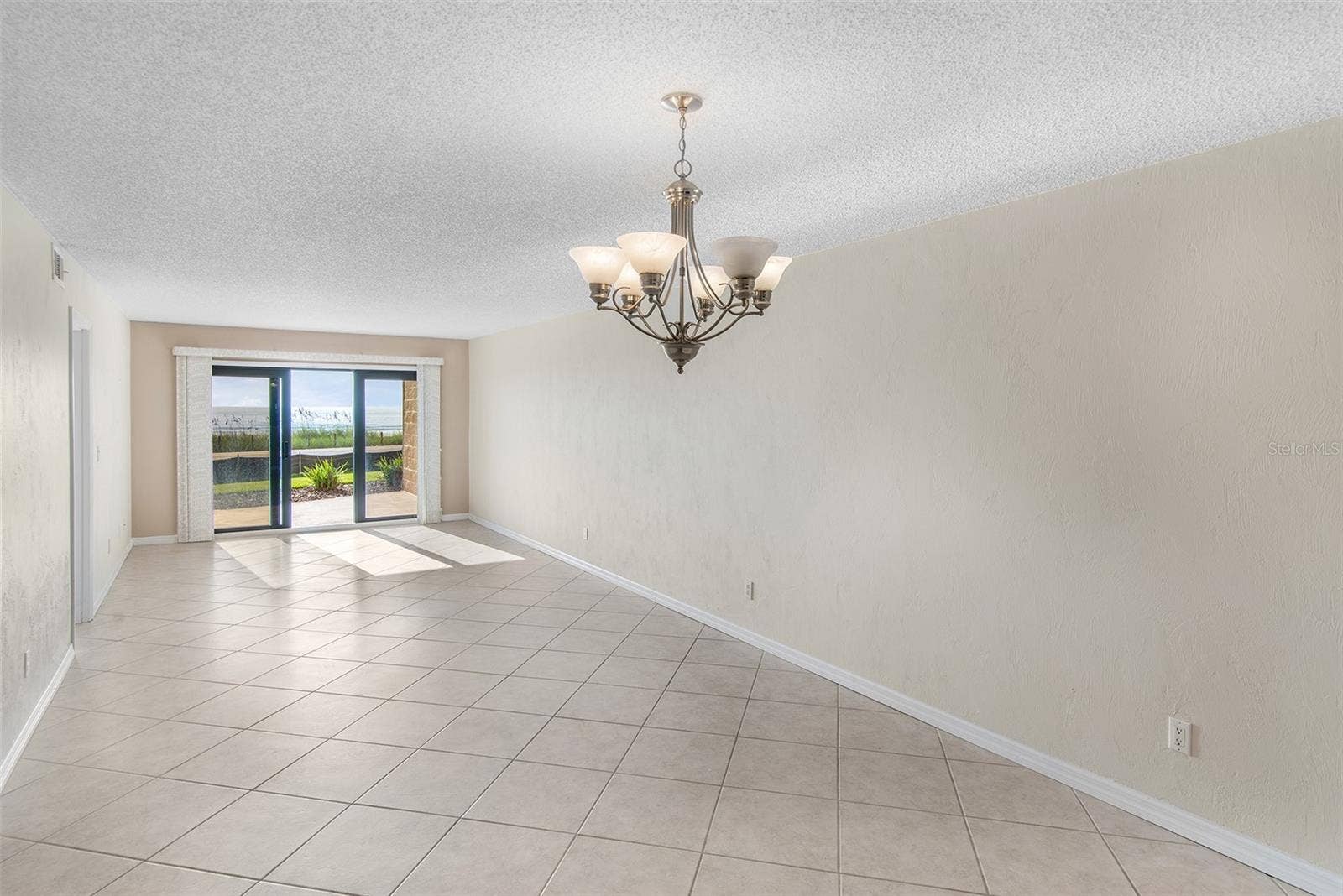 Living Dining Area