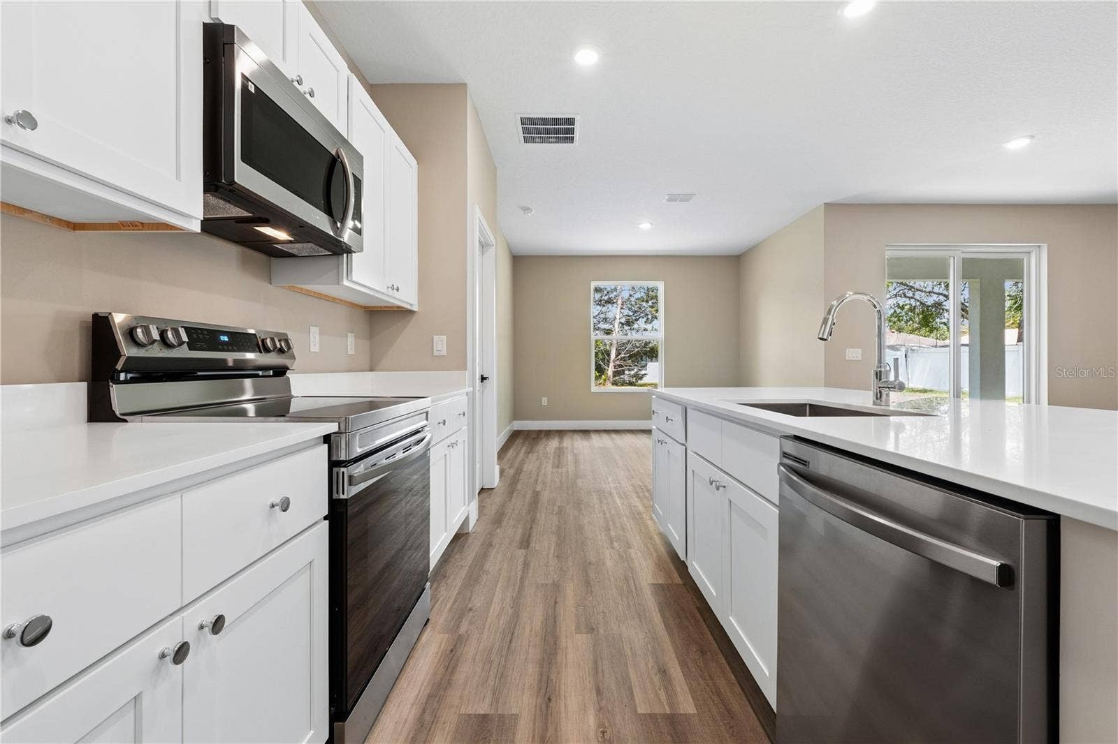 8 ROLLING SANDS DRIVE, Palm Coast, FL 32164 PICTURES OF COMPLETED HOME, COLOR OPTIONS MAY VARY