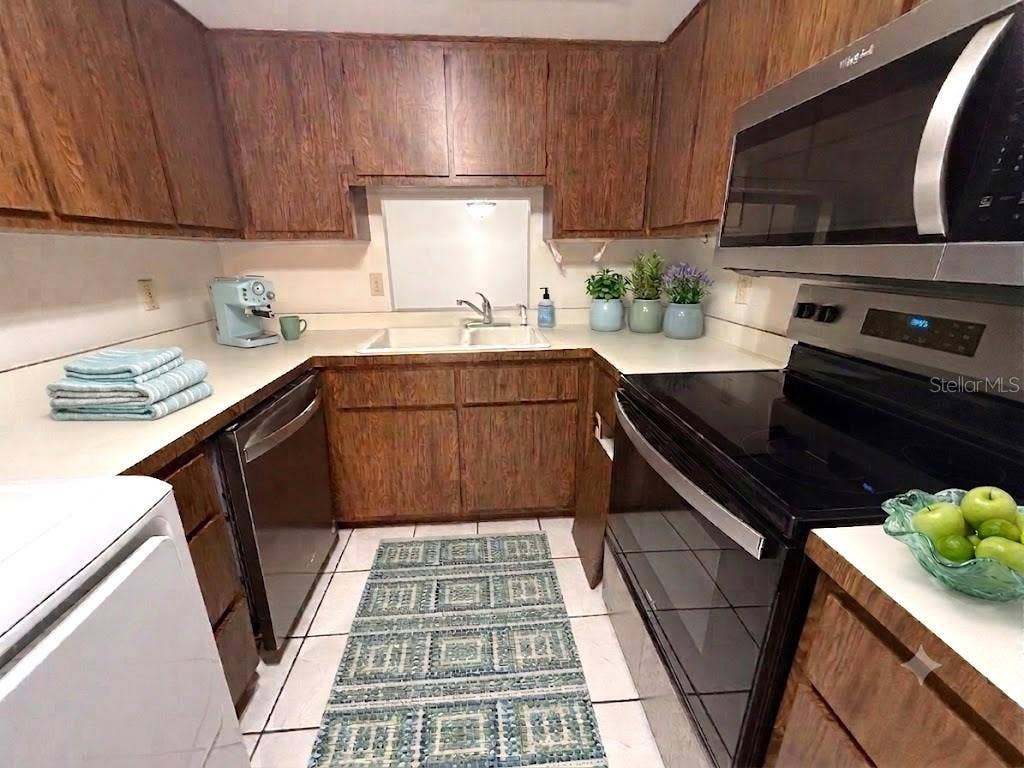 FULLY EQUIPPED KITCHEN WITH WASHER AND DRYER