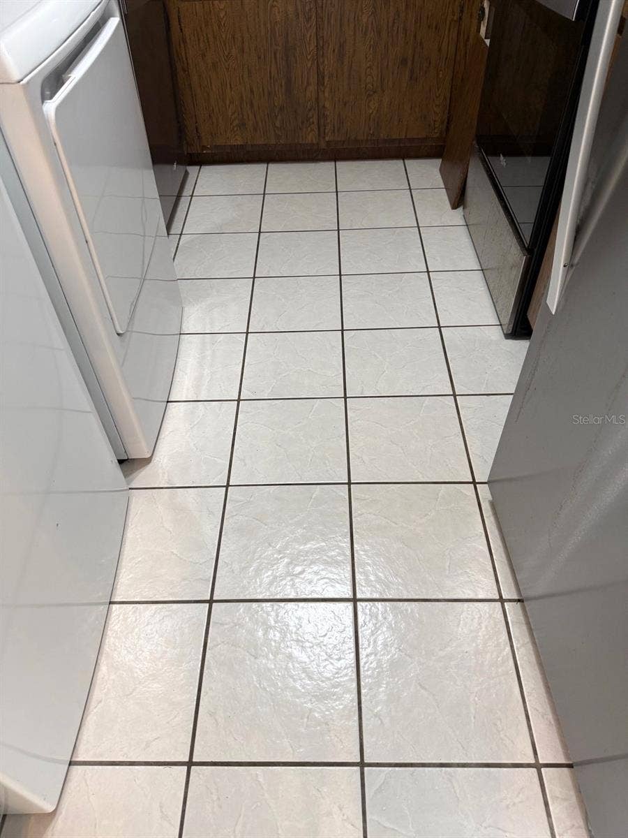 TILED KITCHEN FLOOR