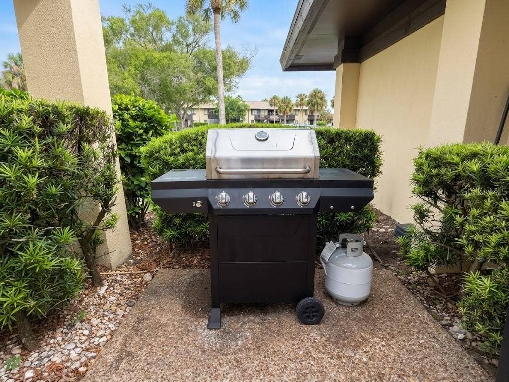 SCATTERED BARBECUES FOR RESIDENT USE