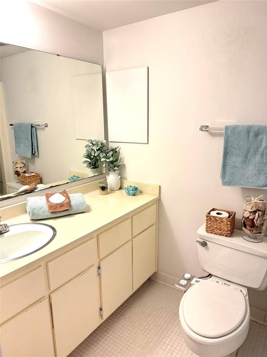 ENSUITE BATHROOM IN THE PRIMARY BEDROOM