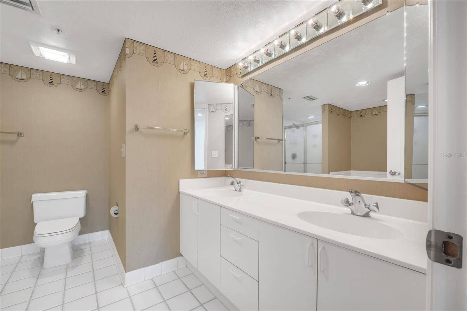 3 OCEANS BOULEVARD W, #2D4, Daytona Beach, FL 32118