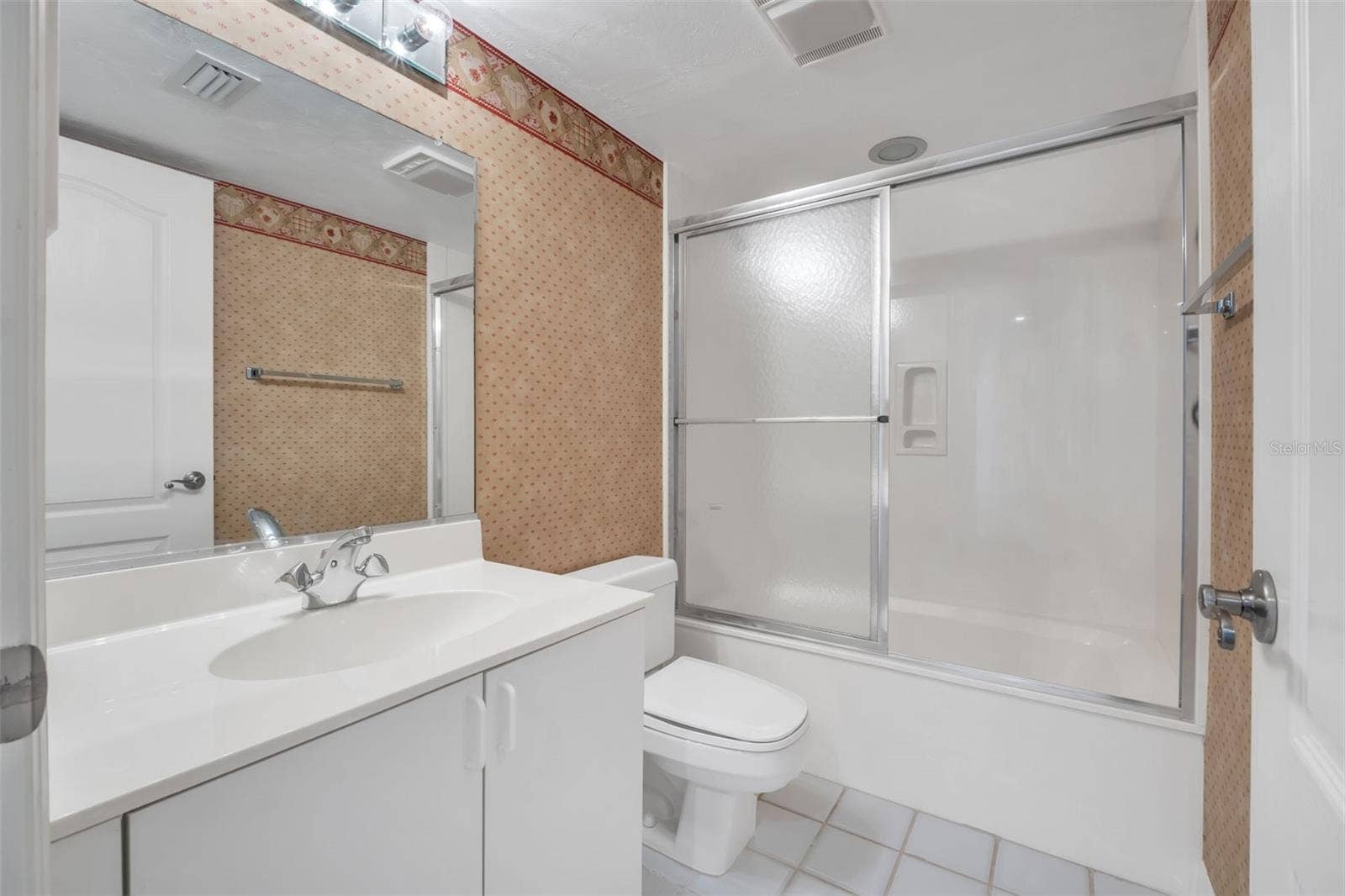 3 OCEANS BOULEVARD W, #2D4, Daytona Beach, FL 32118