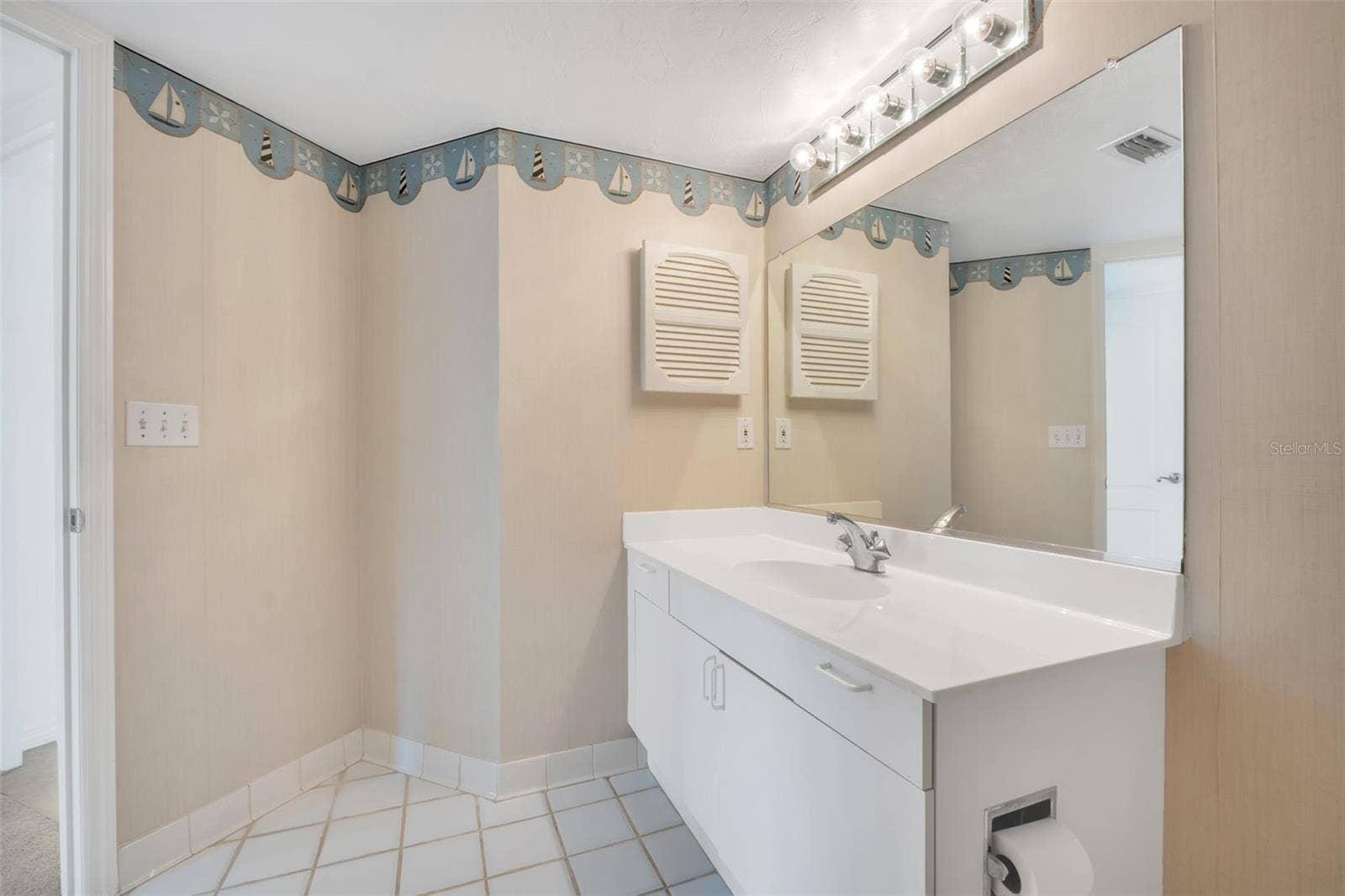 3 OCEANS BOULEVARD W, #2D4, Daytona Beach, FL 32118