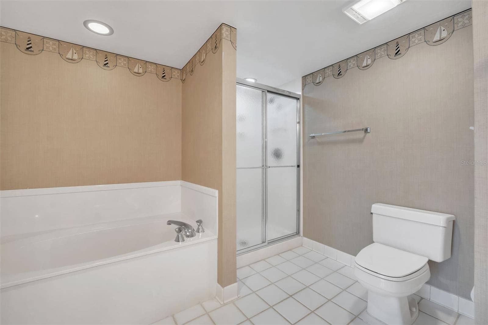 3 OCEANS BOULEVARD W, #2D4, Daytona Beach, FL 32118