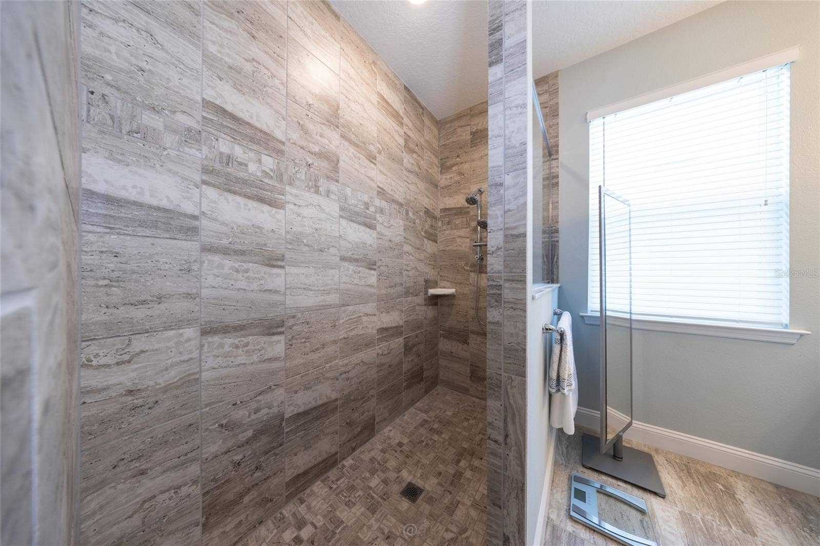 17 WHITE HAVEN LANE, Palm Coast, FL 32164 Upgraded tile