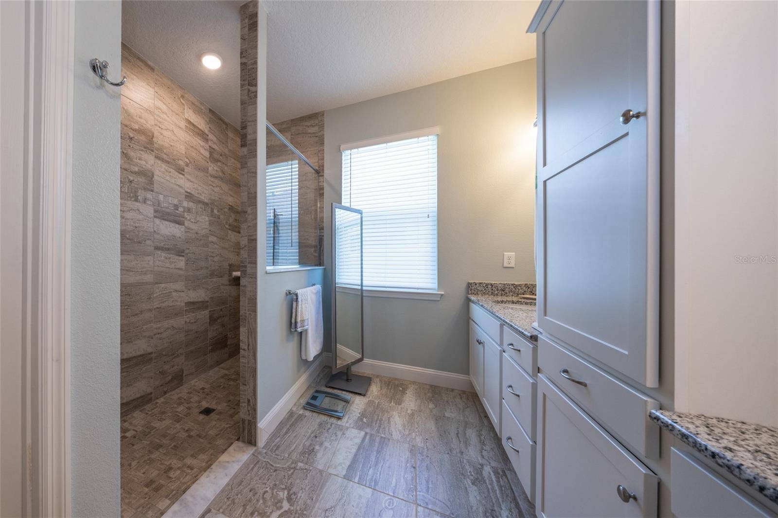 17 WHITE HAVEN LANE, Palm Coast, FL 32164 Lots of cabinets