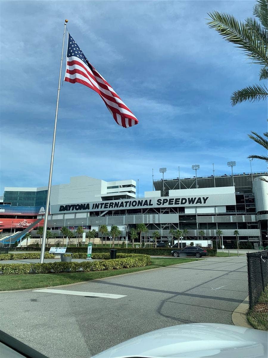 17 WHITE HAVEN LANE, Palm Coast, FL 32164 30 Minutes Daytona Raceway