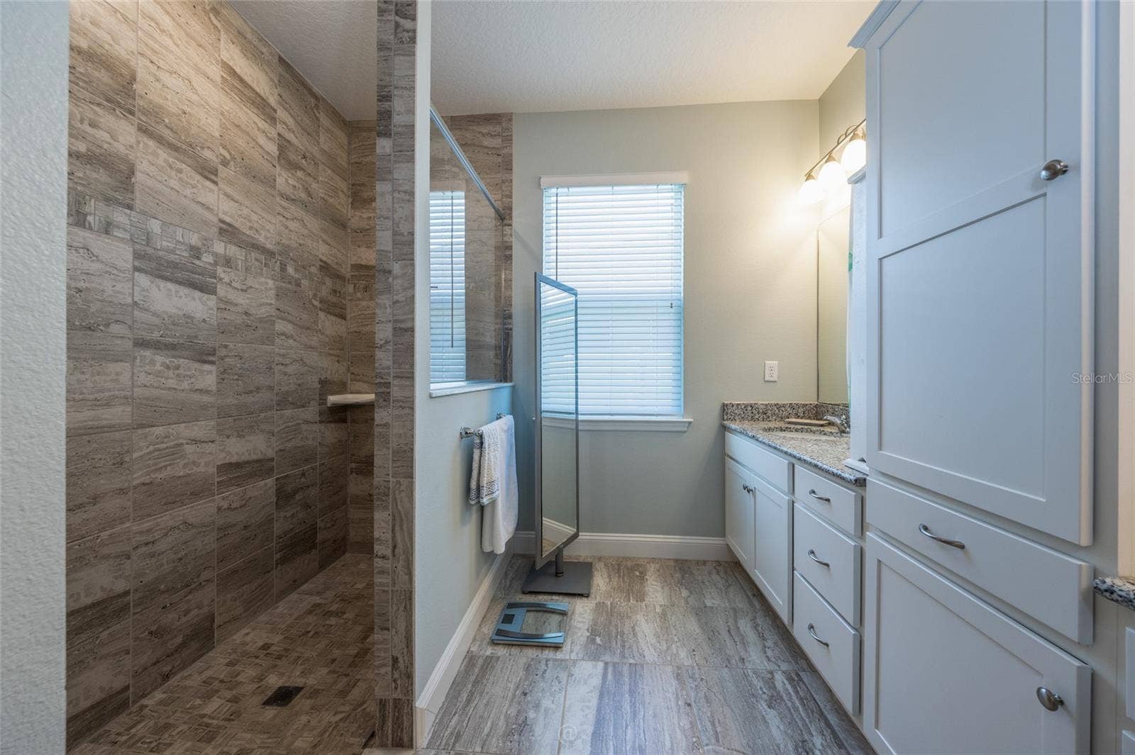 17 WHITE HAVEN LANE, Palm Coast, FL 32164 Owners suite bathroom