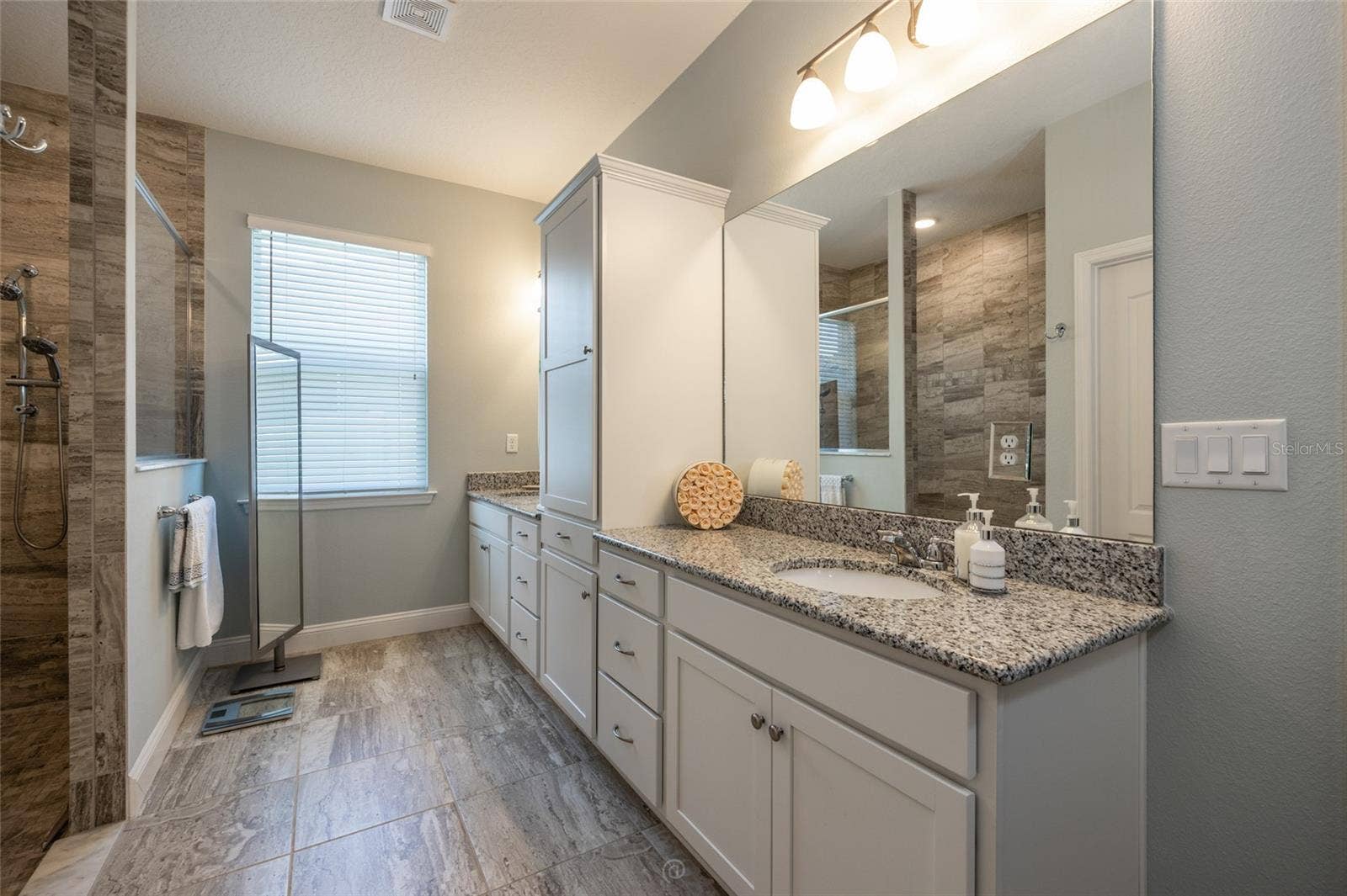 17 WHITE HAVEN LANE, Palm Coast, FL 32164 Moms dream