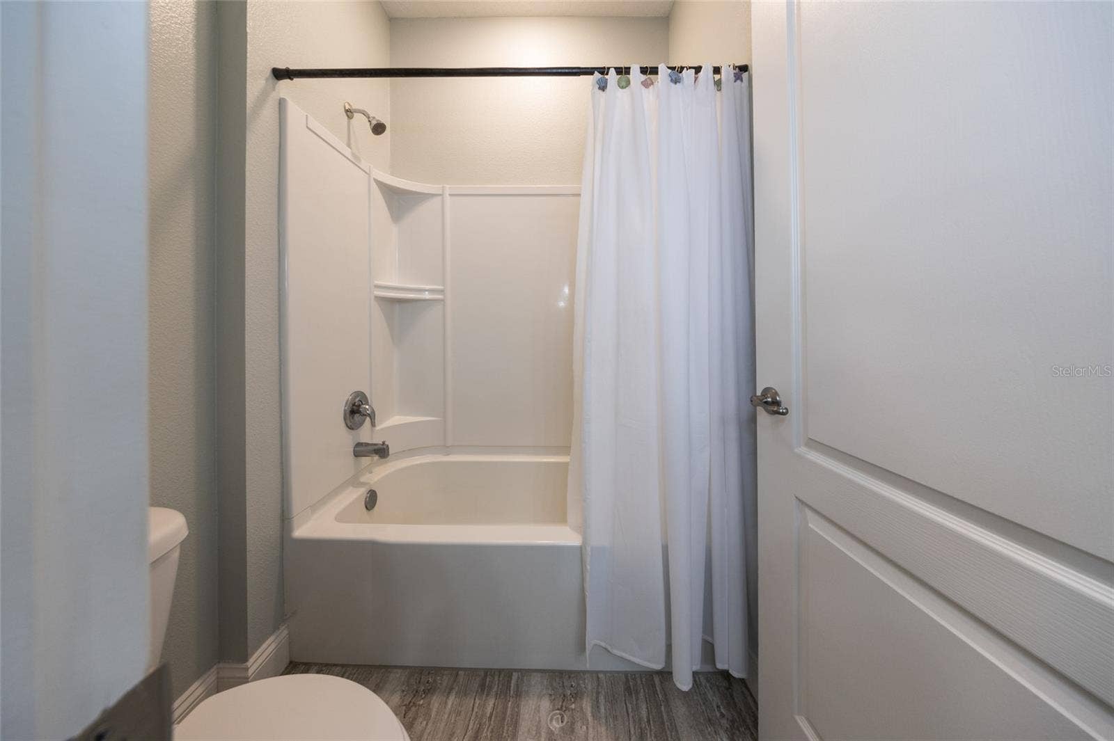 17 WHITE HAVEN LANE, Palm Coast, FL 32164 Jack and Jill bathroom between guest suites