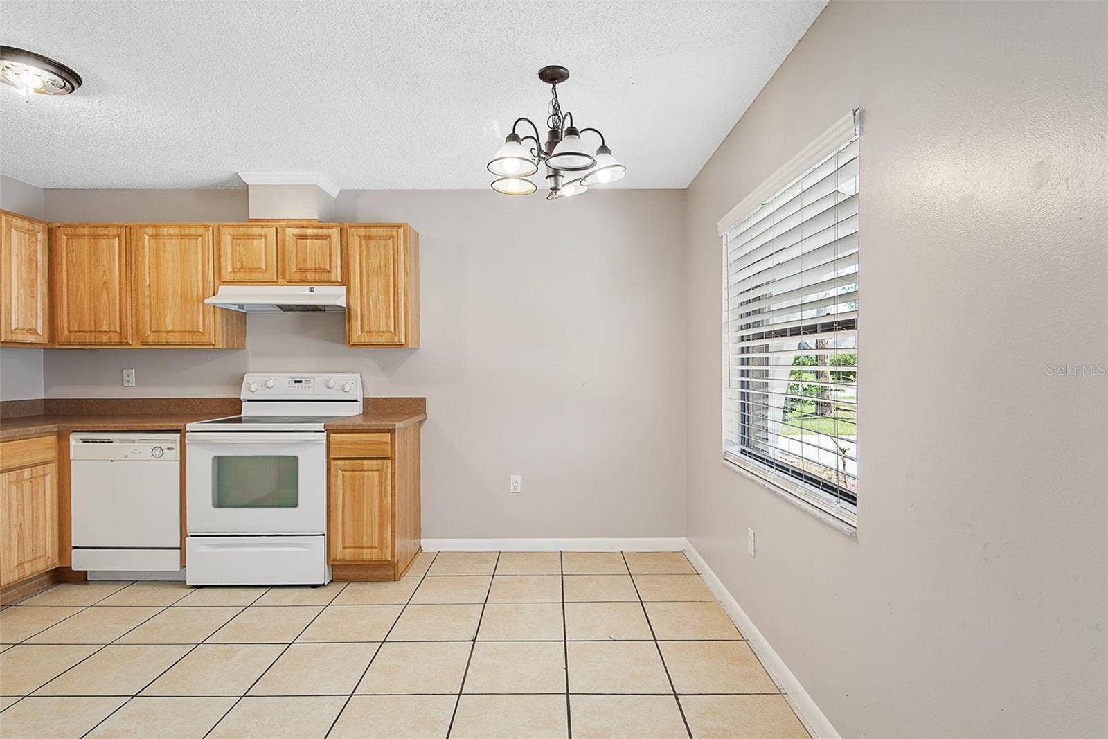 33 WELLWOOD LANE, Palm Coast, FL 32164