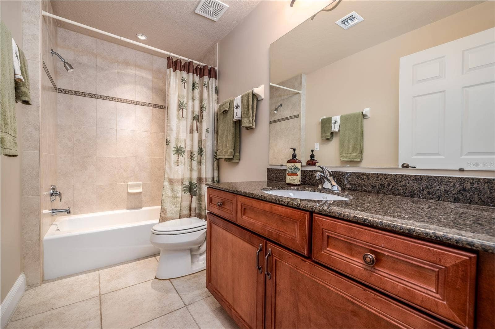 1425 OCEAN SHORE BOULEVARD, #203, Ormond Beach, FL 32176 1425 OCEAN SHORE BOULEVARD, #203, Ormond Beach, FL 32176