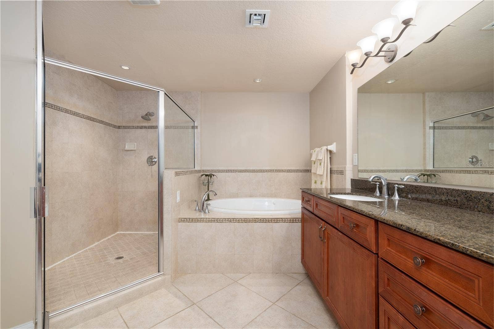 1425 OCEAN SHORE BOULEVARD, #203, Ormond Beach, FL 32176 1425 OCEAN SHORE BOULEVARD, #203, Ormond Beach, FL 32176