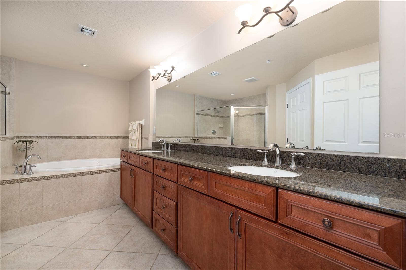 1425 OCEAN SHORE BOULEVARD, #203, Ormond Beach, FL 32176 1425 OCEAN SHORE BOULEVARD, #203, Ormond Beach, FL 32176