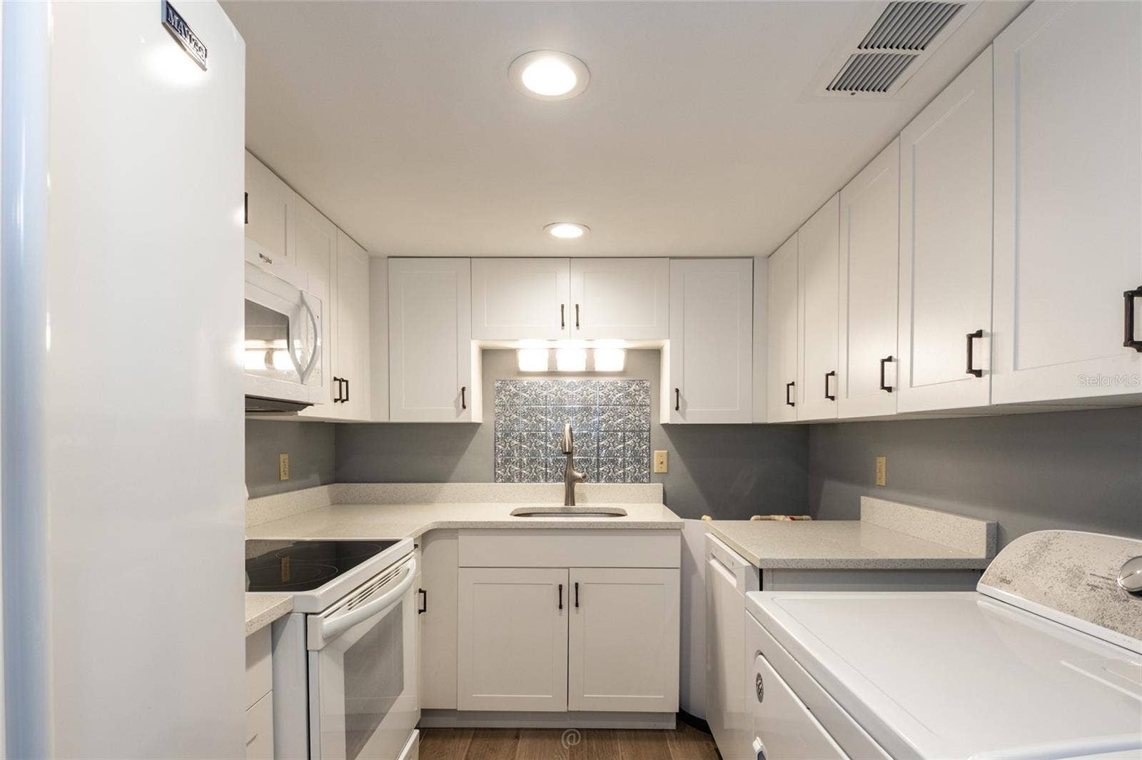 60 CLUB HOUSE DRIVE, #208, Palm Coast, FL 32137 Kitchen