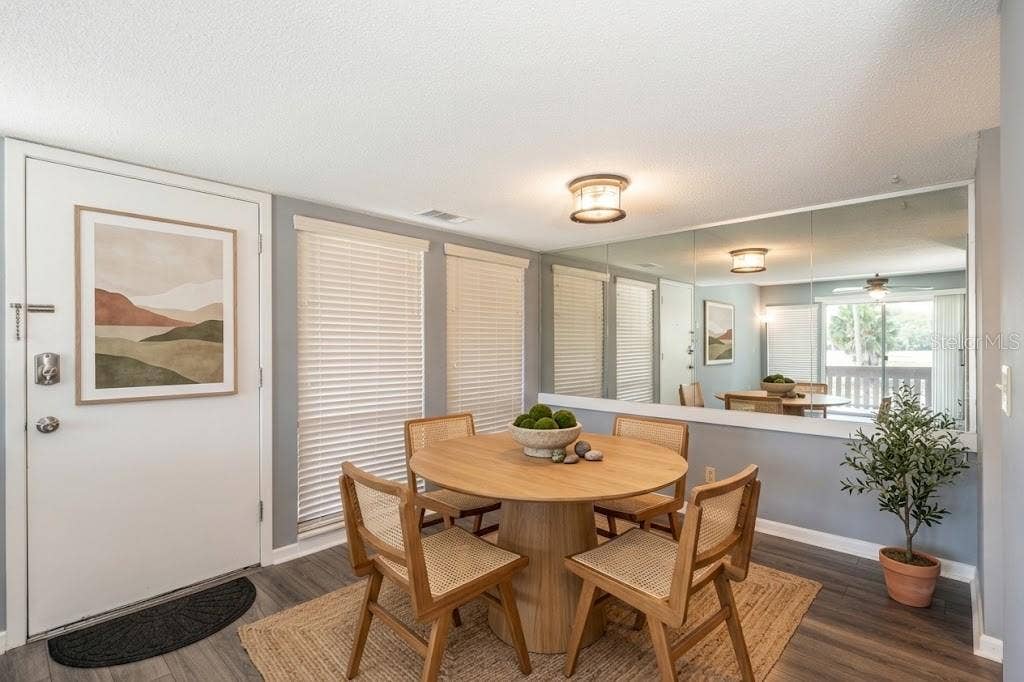 60 CLUB HOUSE DRIVE, #208, Palm Coast, FL 32137 Virtually stage-Dinette