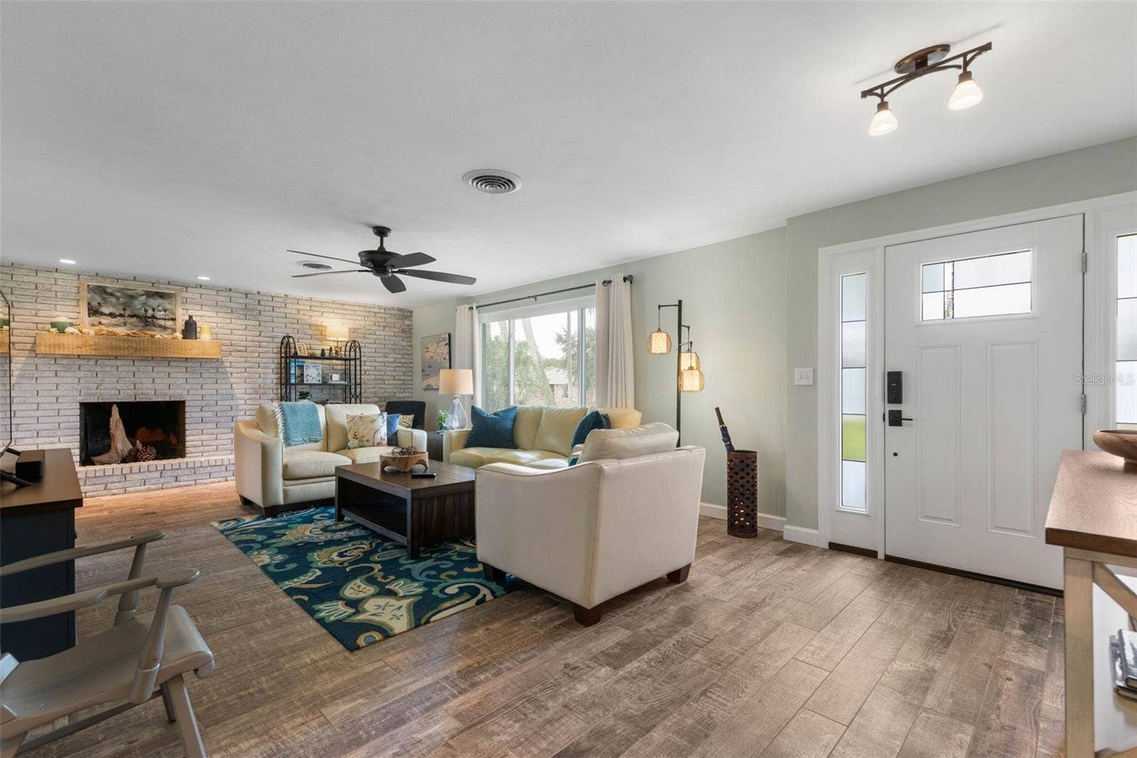76 BANYAN DRIVE, Ormond Beach, FL 32176 Charming Living Room