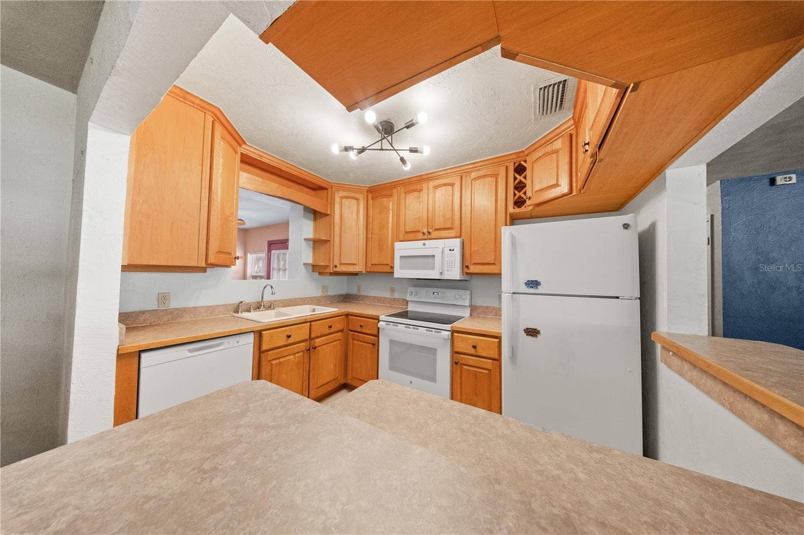 553 S LANVALE AVENUE, Daytona Beach, FL 32114 553 S LANVALE AVENUE, Daytona Beach, FL 32114